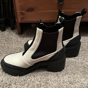 COPY - Barely worn Tory Burch ankle boots. Comfy and cute!